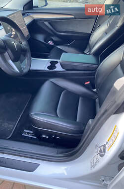 Седан Tesla Model 3 2021 в 