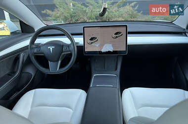 Седан Tesla Model 3 2021 в 