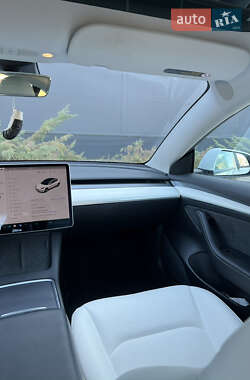 Седан Tesla Model 3 2021 в 
