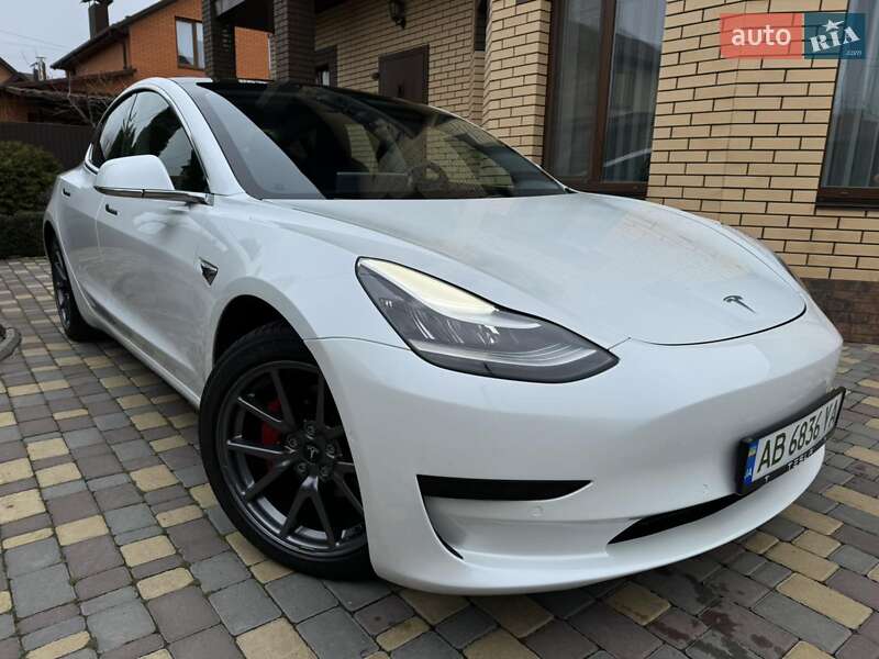 Седан Tesla Model 3 2020 в Вінниці