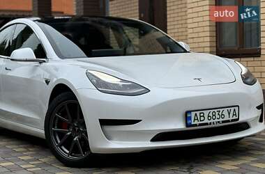 Седан Tesla Model 3 2020 в 