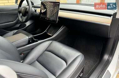 Седан Tesla Model 3 2020 в 