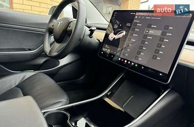 Седан Tesla Model 3 2020 в 