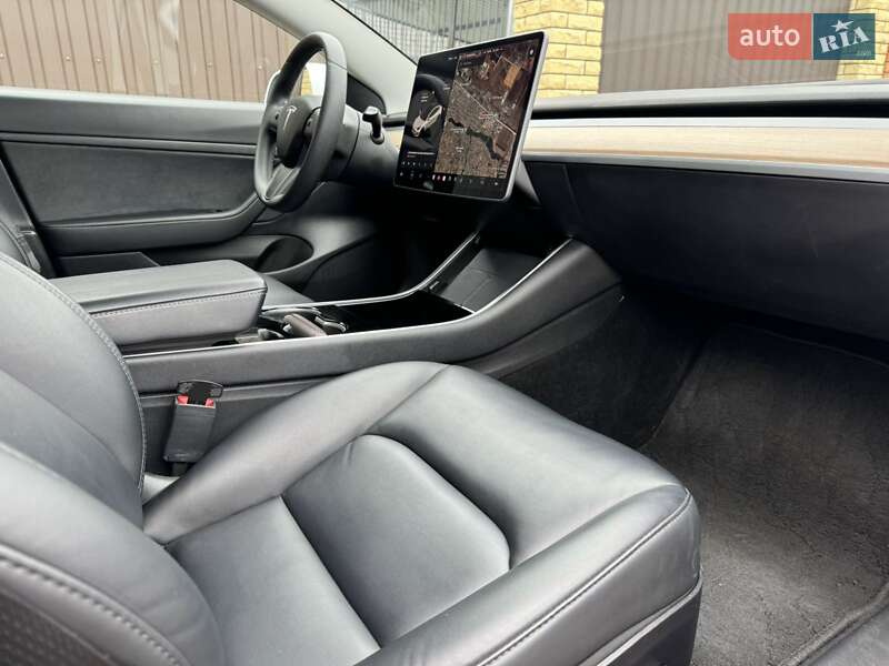 Седан Tesla Model 3 2020 в Вінниці