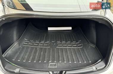 Седан Tesla Model 3 2020 в 