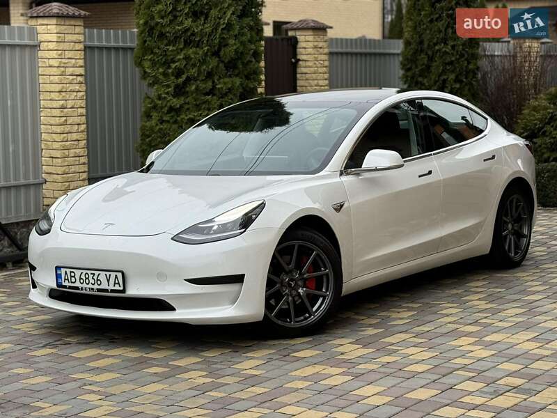 Седан Tesla Model 3 2020 в Вінниці