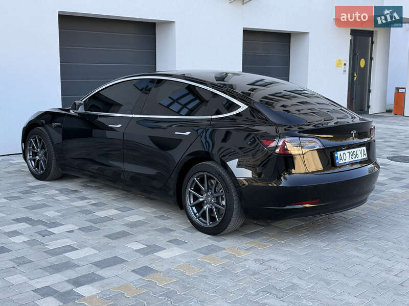 Седан Tesla Model 3 2019 в Ужгороде