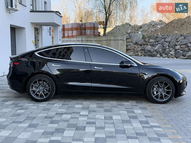 Седан Tesla Model 3 2019 в Ужгороде