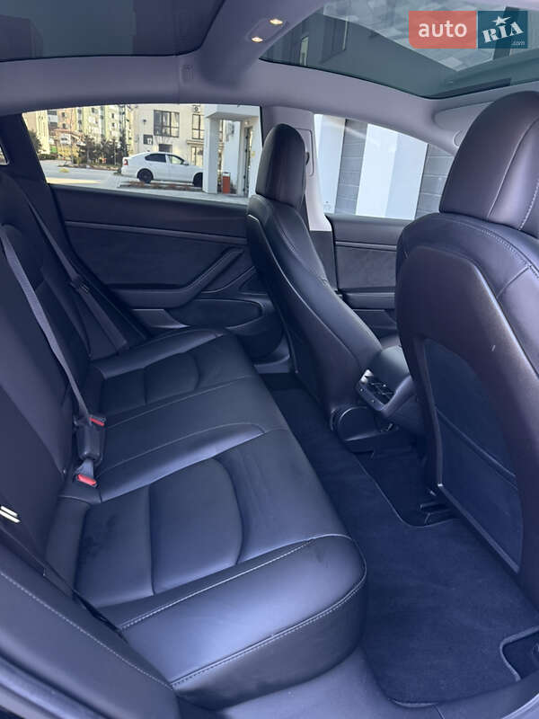 Седан Tesla Model 3 2019 в Ужгороде
