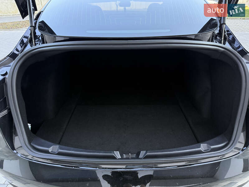 Седан Tesla Model 3 2019 в Ужгороде