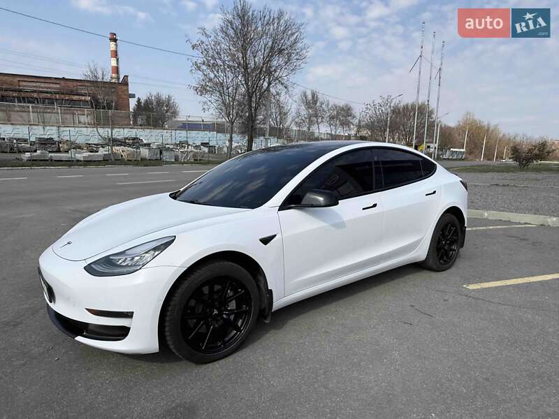 Tesla Model 3 2020