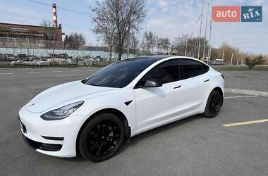 Седан Tesla Model 3 2020 в 
