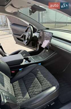 Седан Tesla Model 3 2020 в Дніпрі