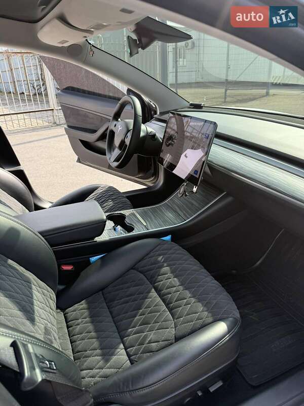 Седан Tesla Model 3 2020 в Днепре