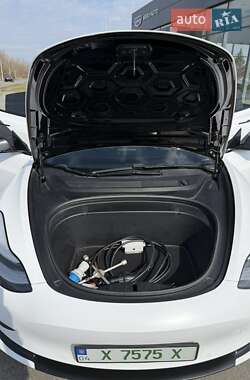 Седан Tesla Model 3 2020 в 