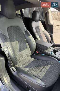 Седан Tesla Model 3 2020 в 