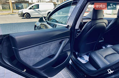 Седан Tesla Model 3 2020 в 