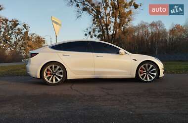 Седан Tesla Model 3 2019 в 