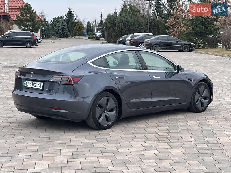 Седан Tesla Model 3 2020 в Івано-Франківську