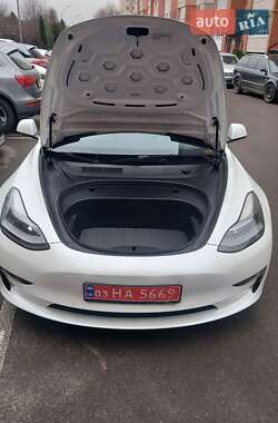 Седан Tesla Model 3 2021 в 