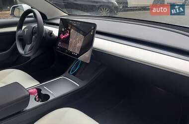 Седан Tesla Model 3 2021 в 