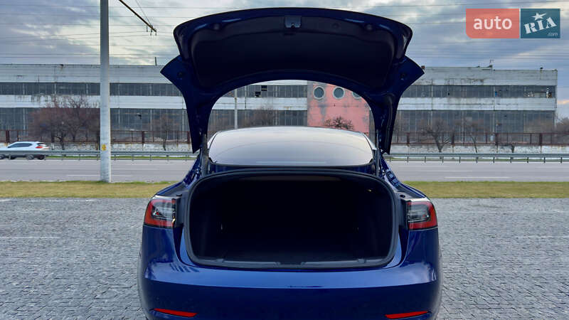Седан Tesla Model 3 2023 в Днепре