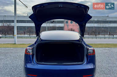 Седан Tesla Model 3 2023 в 