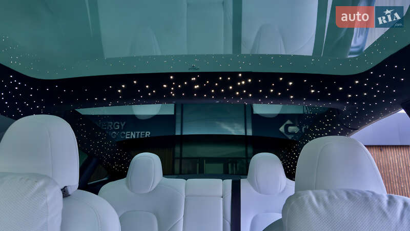 Седан Tesla Model 3 2023 в Днепре