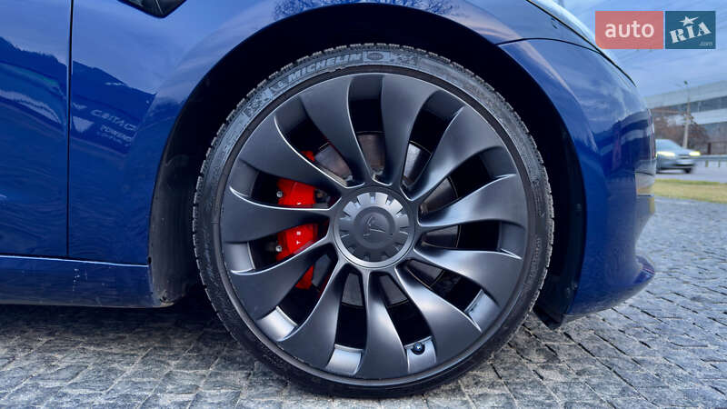 Седан Tesla Model 3 2023 в Днепре