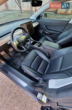 Седан Tesla Model 3 2020 в 