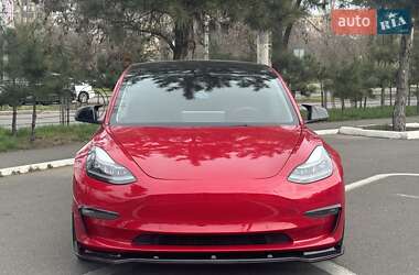 Седан Tesla Model 3 2022 в 