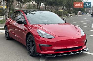 Седан Tesla Model 3 2022 в 
