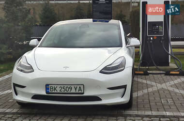 Седан Tesla Model 3 2020 в 