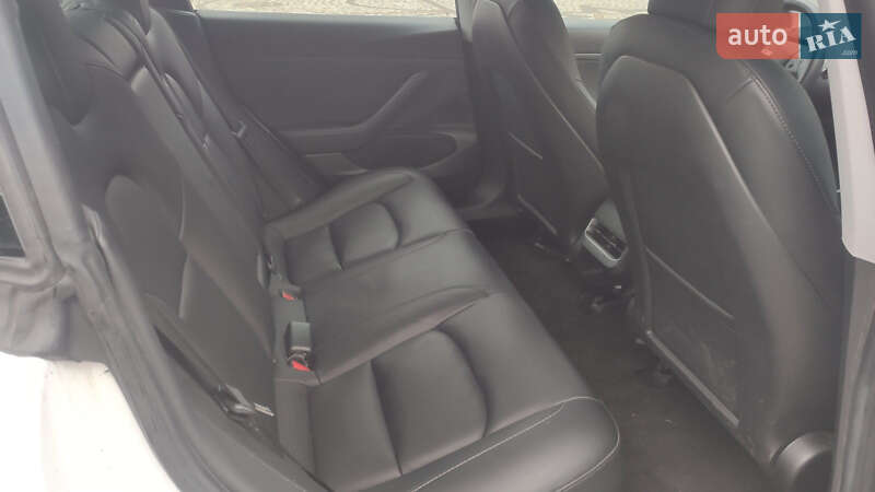 Седан Tesla Model 3 2020 в Киеве