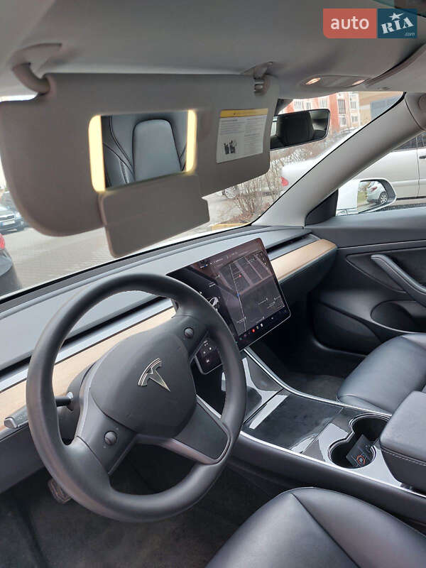 Седан Tesla Model 3 2020 в Киеве