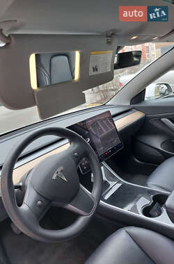 Седан Tesla Model 3 2020 в 