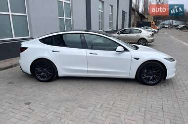 Седан Tesla Model 3 2024 в 
