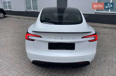 Седан Tesla Model 3 2024 в 