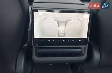 Седан Tesla Model 3 2024 в 