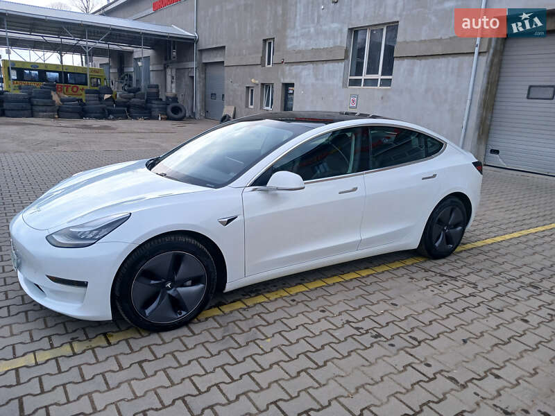 Седан Tesla Model 3 2019 в Коломиї