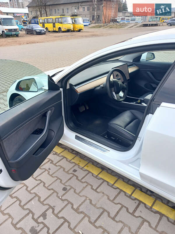 Седан Tesla Model 3 2019 в Коломиї