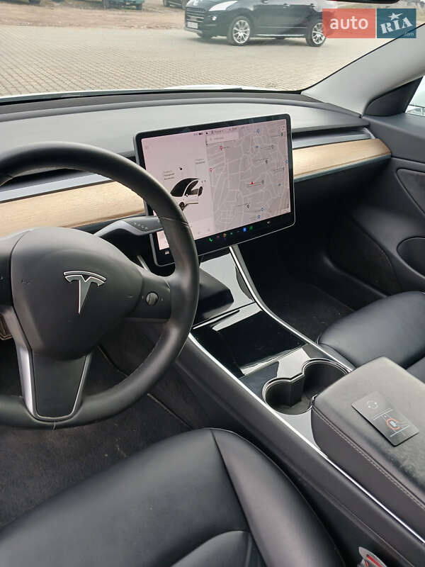 Седан Tesla Model 3 2019 в Коломиї
