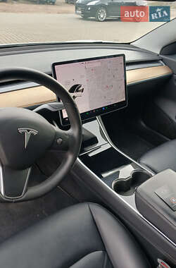 Седан Tesla Model 3 2019 в 