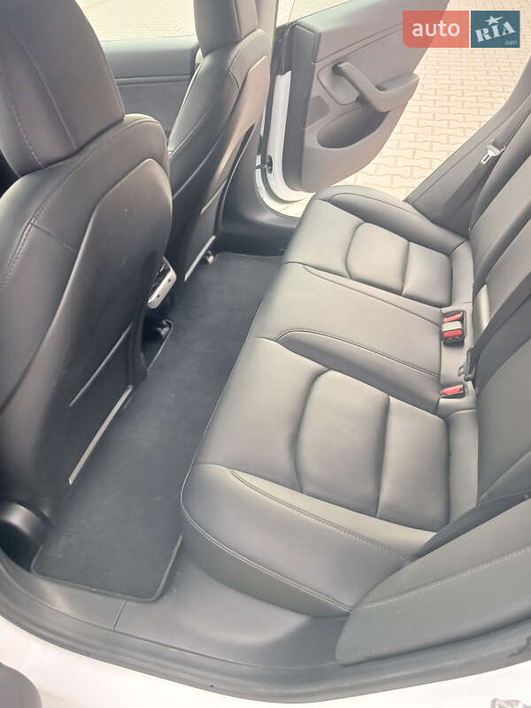 Седан Tesla Model 3 2019 в Коломиї