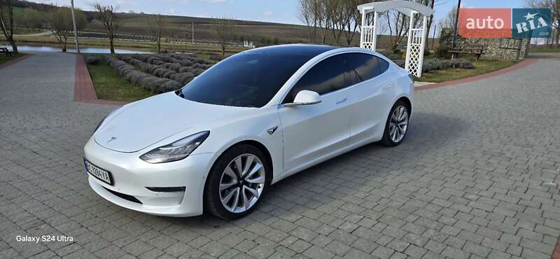 Седан Tesla Model 3 2020 в Львове