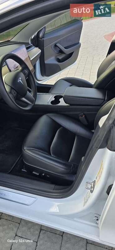 Седан Tesla Model 3 2020 в Львове
