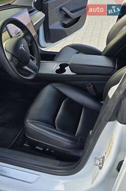 Седан Tesla Model 3 2020 в 