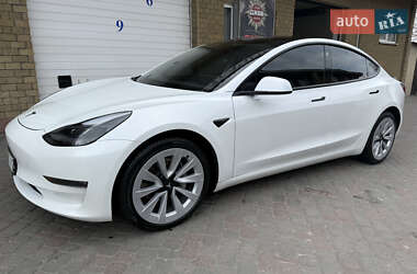 Седан Tesla Model 3 2021 в 