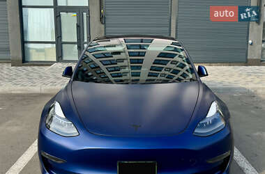 Седан Tesla Model 3 2022 в 