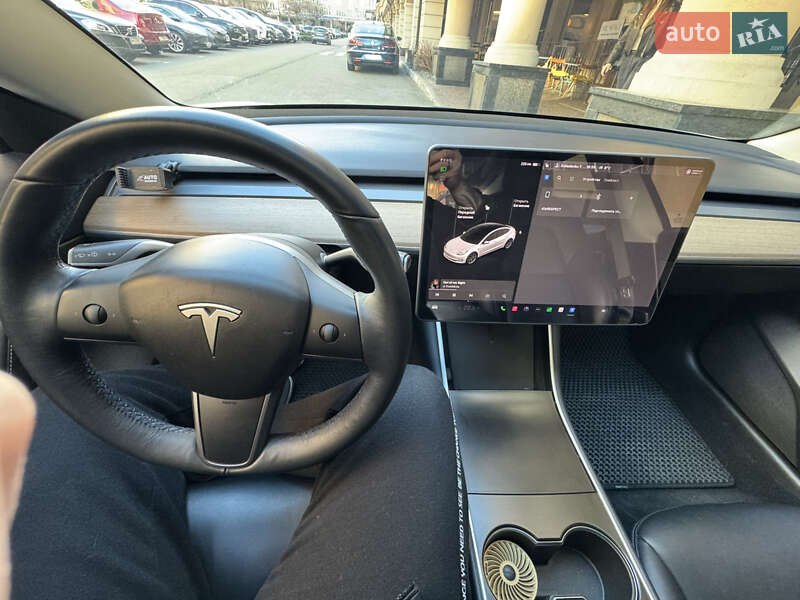 Седан Tesla Model 3 2020 в Києві